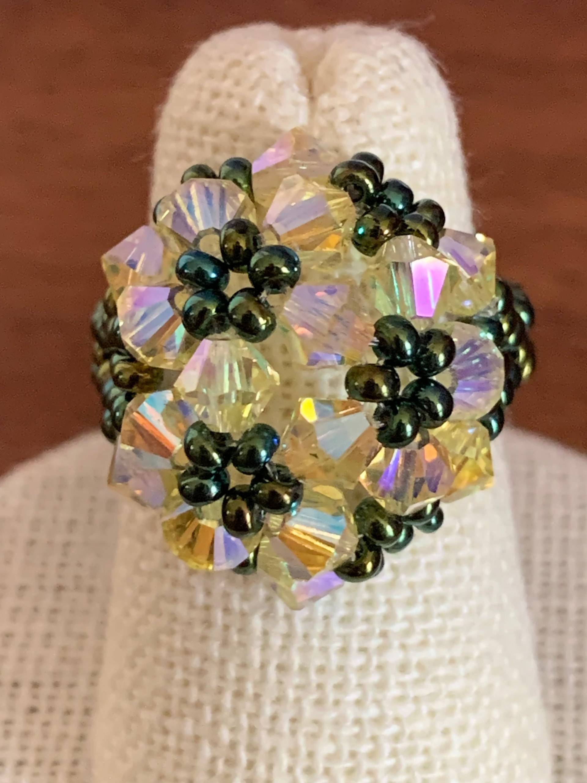Swarovski Crystal Seed Bead Kuppelring | Butter Cup Swarovski Crystal Seed Bead Kuppelring | Butter Cup von JewelGrotto