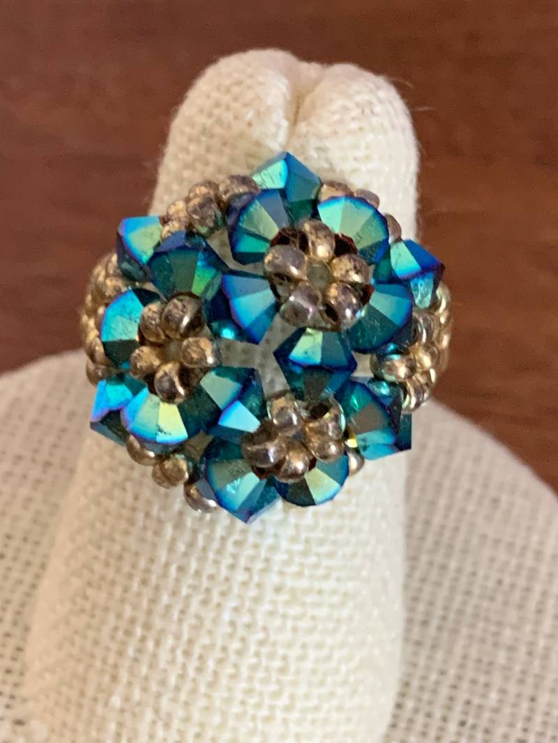 Swarovski Crystal Seed Bead Kuppelring von JewelGrotto