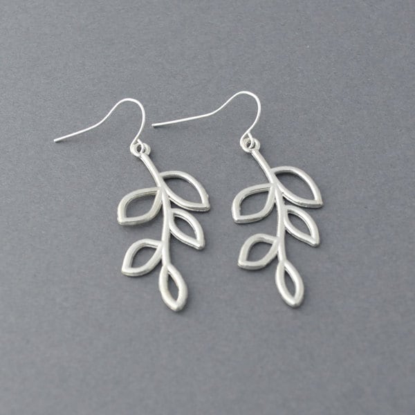 Blatt Silber Ohrringe, Alltag Moderner Look, Brautjungfer Blätter Ohrringe von JewelMango