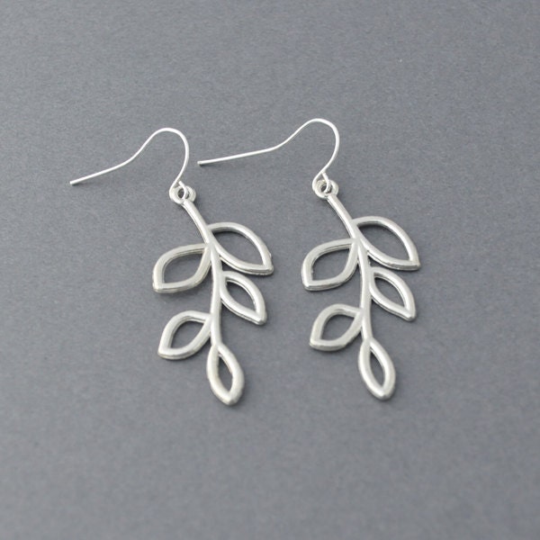 Blatt Silber Ohrringe, Alltag Moderner Look, Brautjungfer Blätter Ohrringe von JewelMango