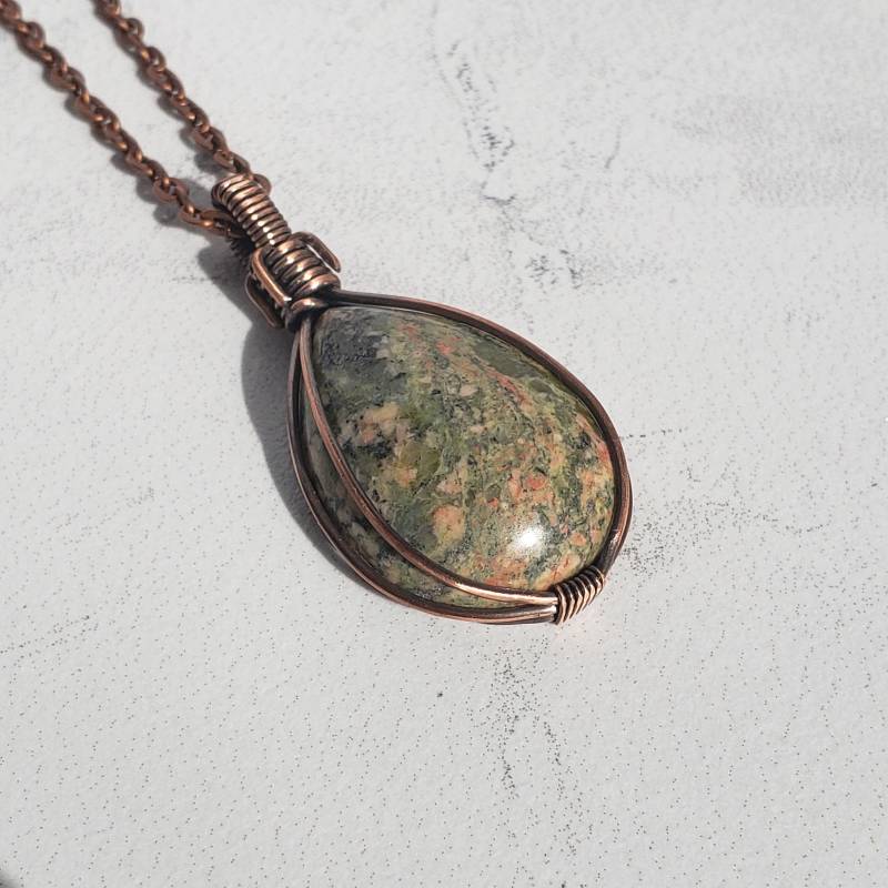 Unakit Anhänger|Unakit Stein Halskette|Edelstein Schmuck|Tränenförmige Halskette|Draht Gewickelt Anhänger|Minimalistisch von JewelORIOUS