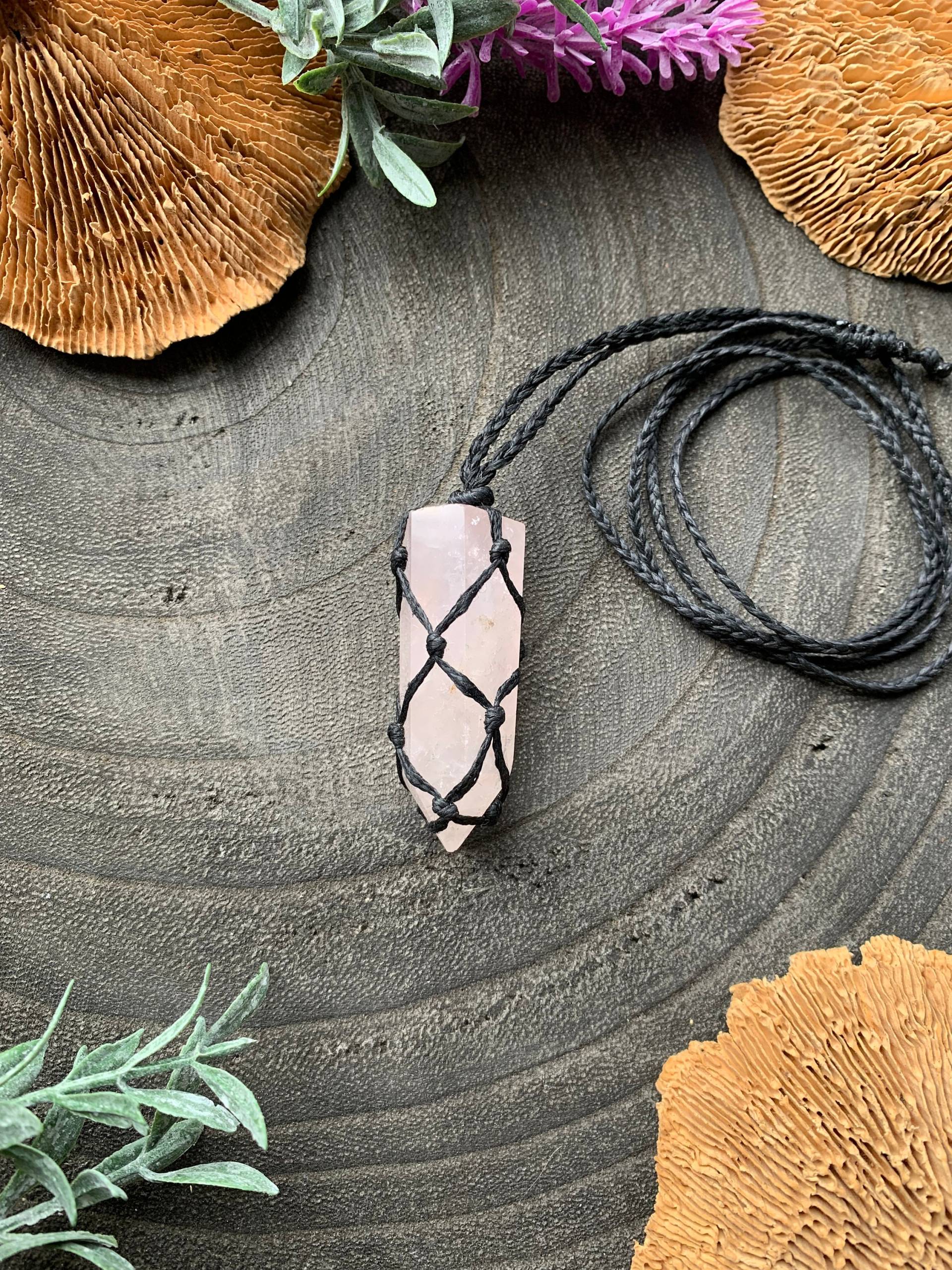 Rosenquarz Halskette, Kristallschmuck, Makramee, Boho, Hippie Schmuck, Love Stone Rosenquarz Halskette, Kristallschmuck, Makramee, Boho, Hippie Schmuck, Love Stone von JewelOfBohemia