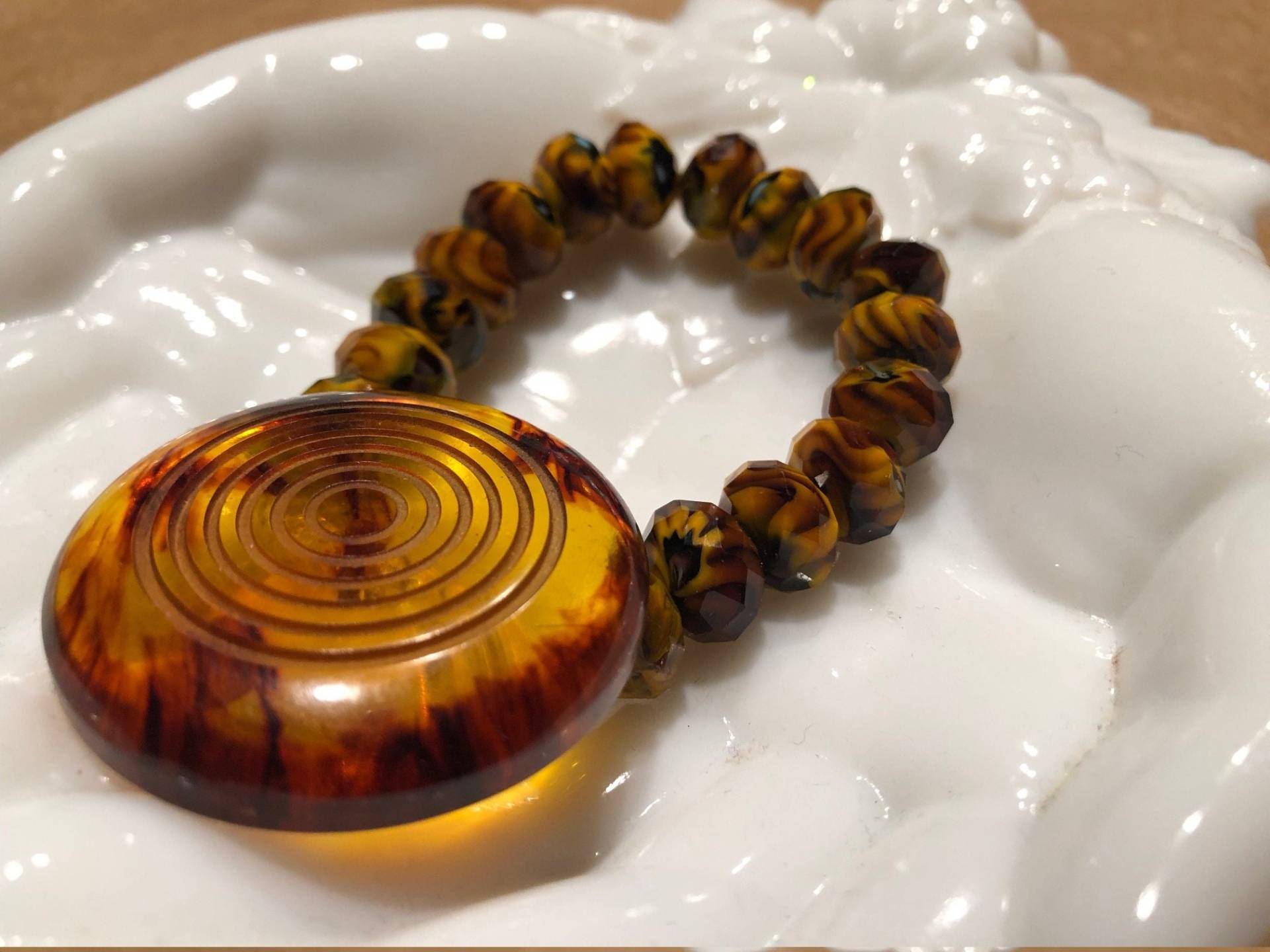 Vintage Deco Armband Mit Bernstein-Taste Und Tigerauge Perlen Vintage Deco Armband Mit Bernstein-Taste Und Tigerauge Perlen von JewelReality