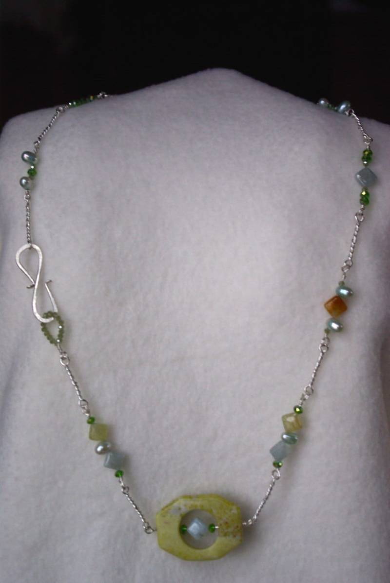 Grün Und Blau Halskette Aus Feinsilber Mit Hohlen Achteckigen Steinanhänger von JewelStash