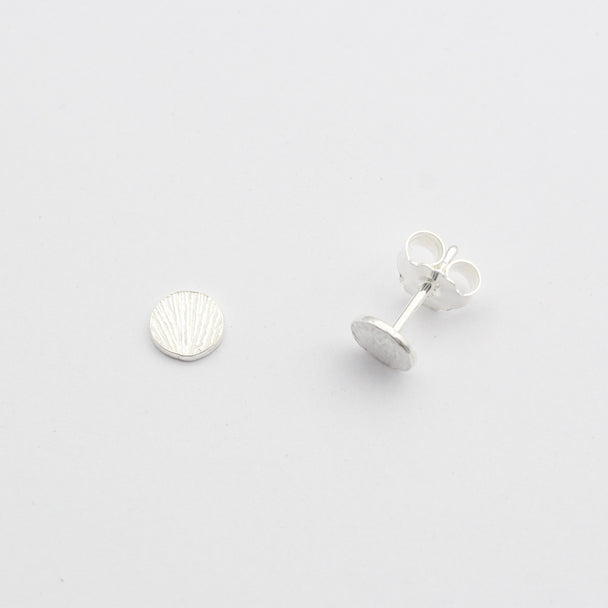 Ohrstecker Modell: Tiny Shell von Jewelberry
