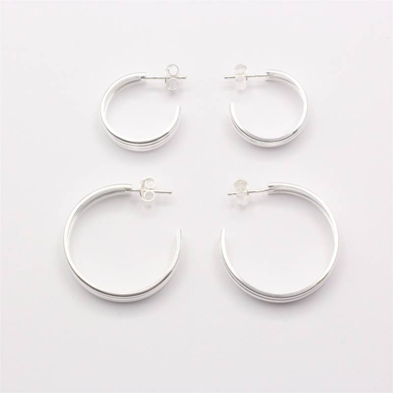 Stecker Modell: Three Lines Hoop von Jewelberry