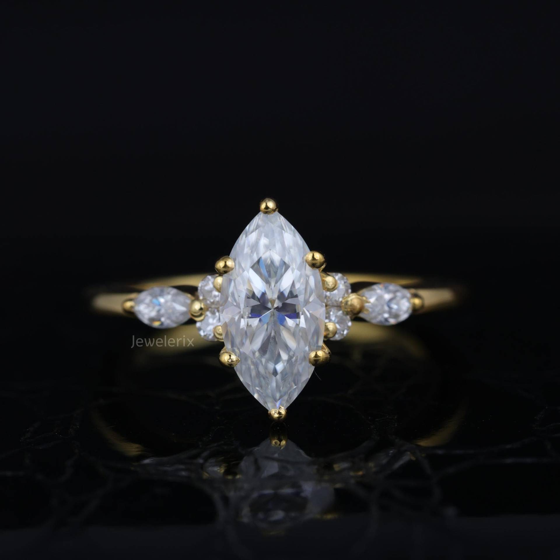 Moderner Marquise Moissanit Verlobungsring 14K Gelbgold 585 Einzigartiger Vintage Ring Ost West Cluster Brautring Zierlicher Hochzeitsschmuck von Jewelerix