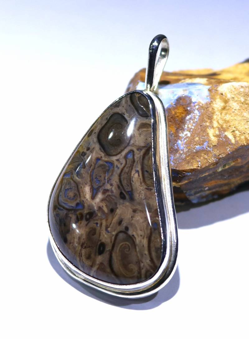 Ein Exquisiter Anhänger Mit Einem Schönen Ozean Jaspis Edelstein Als Herzstück von JewelerySilverDesign