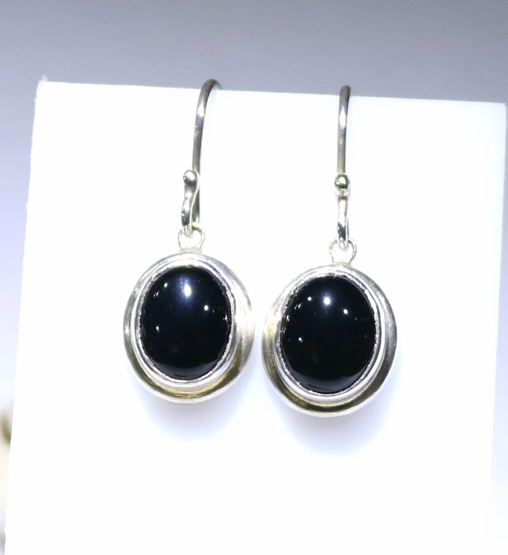 Ein Paar Schwarze Onyx-Häkchen-Ohrringe Aus Sterlingsilber von JewelerySilverDesign