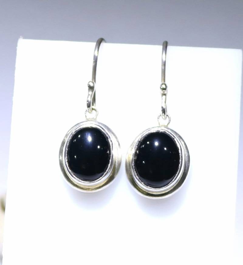 Ein Paar Schwarze Onyx-Häkchen-Ohrringe Aus Sterlingsilber von JewelerySilverDesign