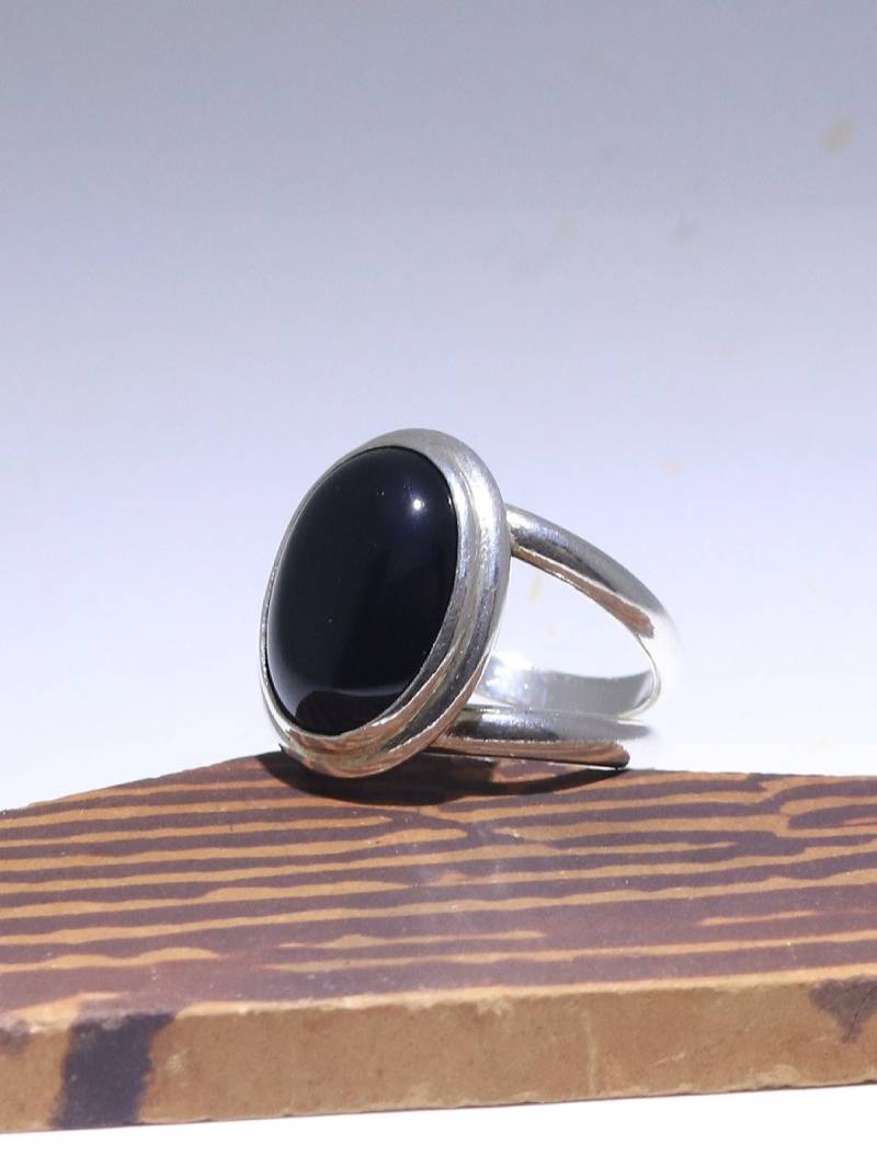Ein Sterling Silberner Schwarzer Onyx-Ring Größe 9/Hälfte von JewelerySilverDesign