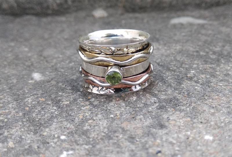 925 Sterling Silber Ring Meditation Spinner Peridot Edelstein Handgefertigt 3 Ton Alle Größe 925 Sterling Silber Ring Meditation Spinner Peridot Edelstein Handgefertigt 3 Ton Alle Größe von JewelhubIndia