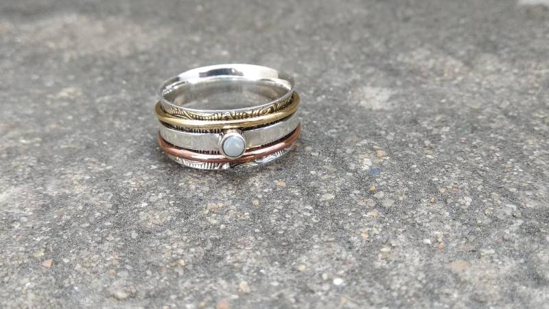 925 Sterlingsilber Ring Meditation Entwerfer Silber Spinner Perle Edelstein-Ring Handarbeit 3 Ton Spinnen 925 Sterlingsilber Ring Meditation Entwerfer Silber Spinner Perle Edelstein-Ring Handarbeit 3 Ton Spinnen von JewelhubIndia