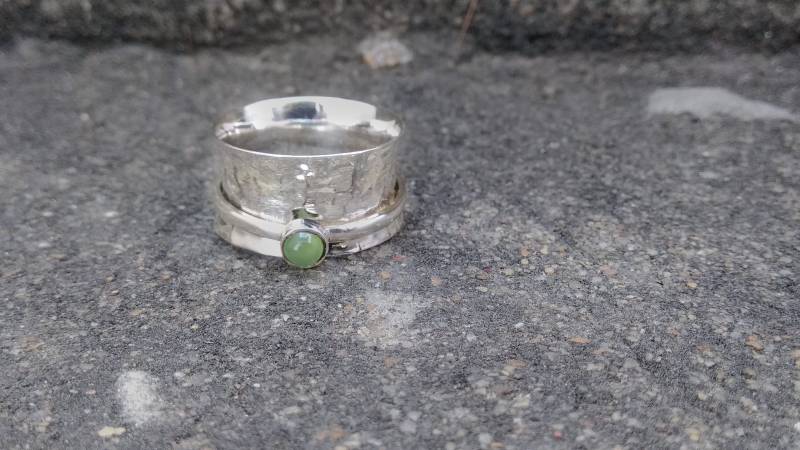 Grün Onyx Sterling Silber Spinner Ring, Breite Band Sorgen Ring von JewelhubIndia