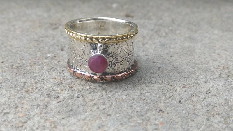 Handgemachter Rubin Edelstein 925 Sterling Silber Spinner Ring von JewelhubIndia