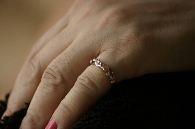 Floral Ehering - 14 K Weiß Und Rose Gold Diamond Ungewöhnliche Einzigartigen Blatt Rebe Hochzeitsband lb-2027-5 von Jewelice