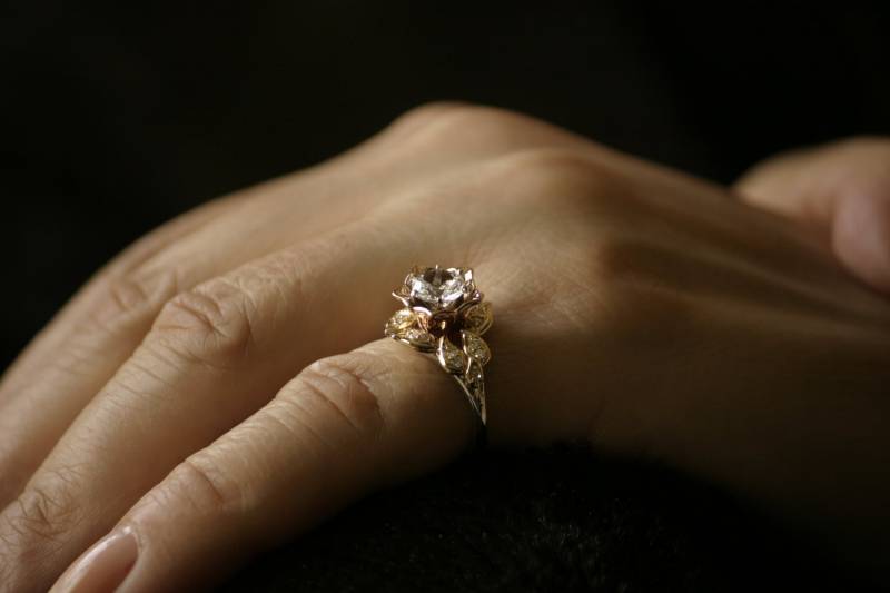 Moissanite Verlobungsring - 14K Rose Weiß Und Gelb Gold Für Immer Ein Diamant Blume Verlobungsring, Ehering Ermz-1058-8 von Jewelice