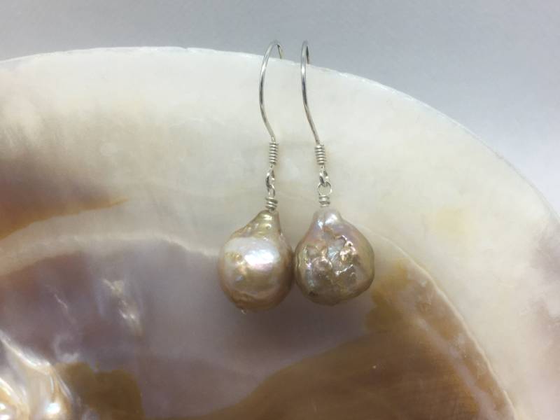 Perlenohrringe Süßwasser Metallic Edison Style Barock Sterling Silber von Jeweliscious