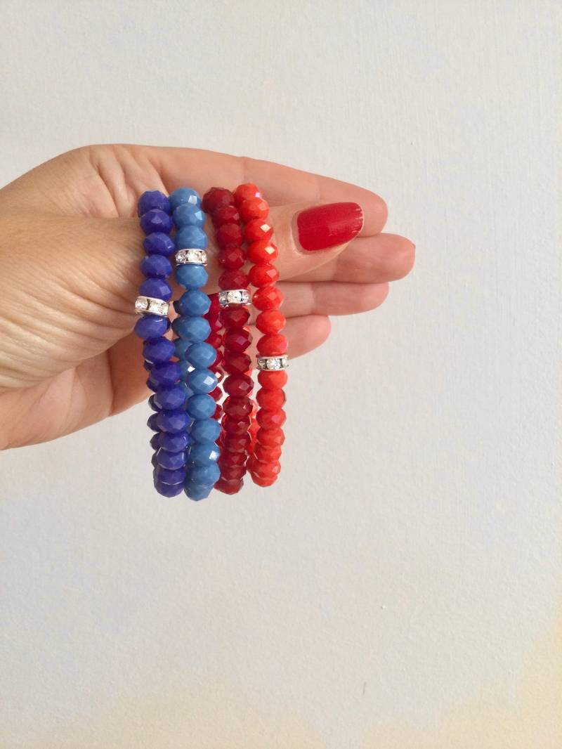 Kristall Armband Stapel Mit Silberperlen. Rote Perle Und Blaue Stapel Kristall Armband Stapel Mit Silberperlen. Rote Perle Und Blaue Stapel von JewelledBazaar