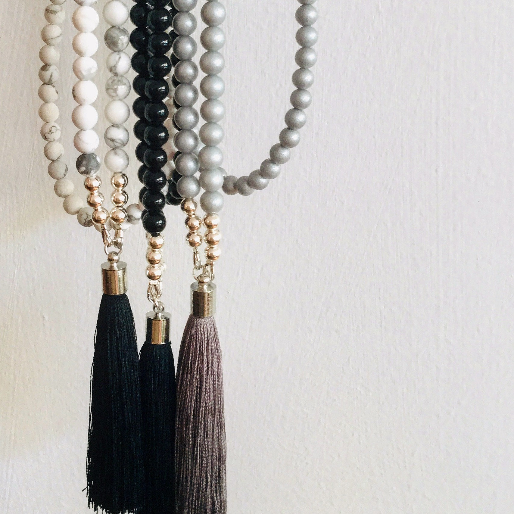 Lange Perlen Quaste Halskette. Wählen Sie Entweder Eine Schwarze Perlen, Marmorperlen Und Oder Silberne Lange Lange Perlen Quaste Halskette. Wählen Sie Entweder Eine Schwarze Perlen, Marmorperlen Und Oder Silberne Lange von JewelledBazaar