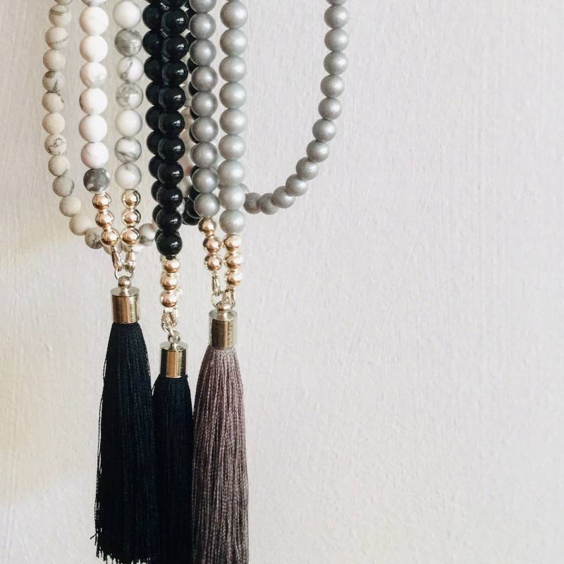 Lange Perlen Quaste Halskette. Wählen Sie Entweder Eine Schwarze Perlen, Marmorperlen Und Oder Silberne Lange Lange Perlen Quaste Halskette. Wählen Sie Entweder Eine Schwarze Perlen, Marmorperlen Und Oder Silberne Lange von JewelledBazaar