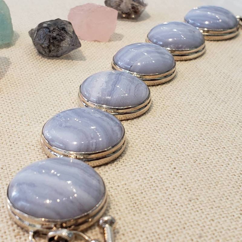 Blauer Spitzen Achat Armband 925 Sterling Silber Knebelverschluss von Jewellery4All