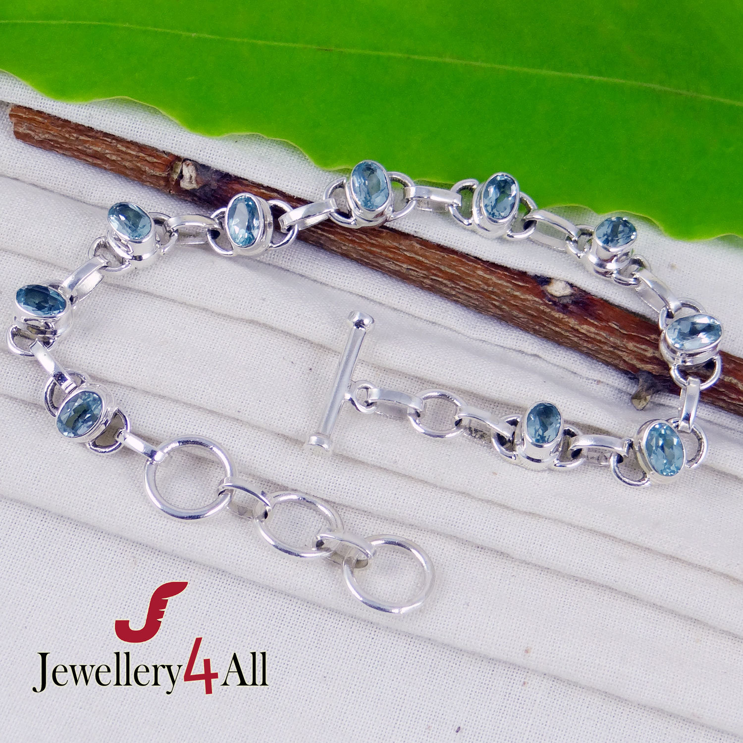 Handgemachtes Sterling Silber Blautopas Toggle Armband von Jewellery4All