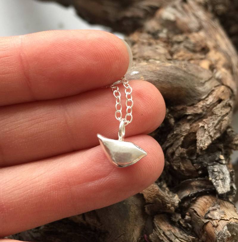 Baby Silber Vogel Anhänger, Halskette Baby Silber Vogel Anhänger, Halskette von JewelleryByEm