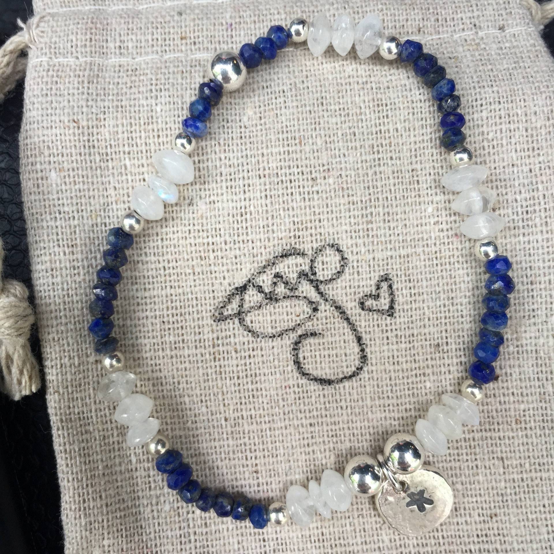 Dehnbares Perlenarmband Dehnbares Perlenarmband von JewelleryByEm