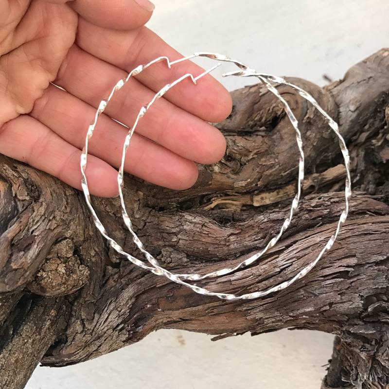 Große Silber Creolen Ohrringe von JewelleryByEm