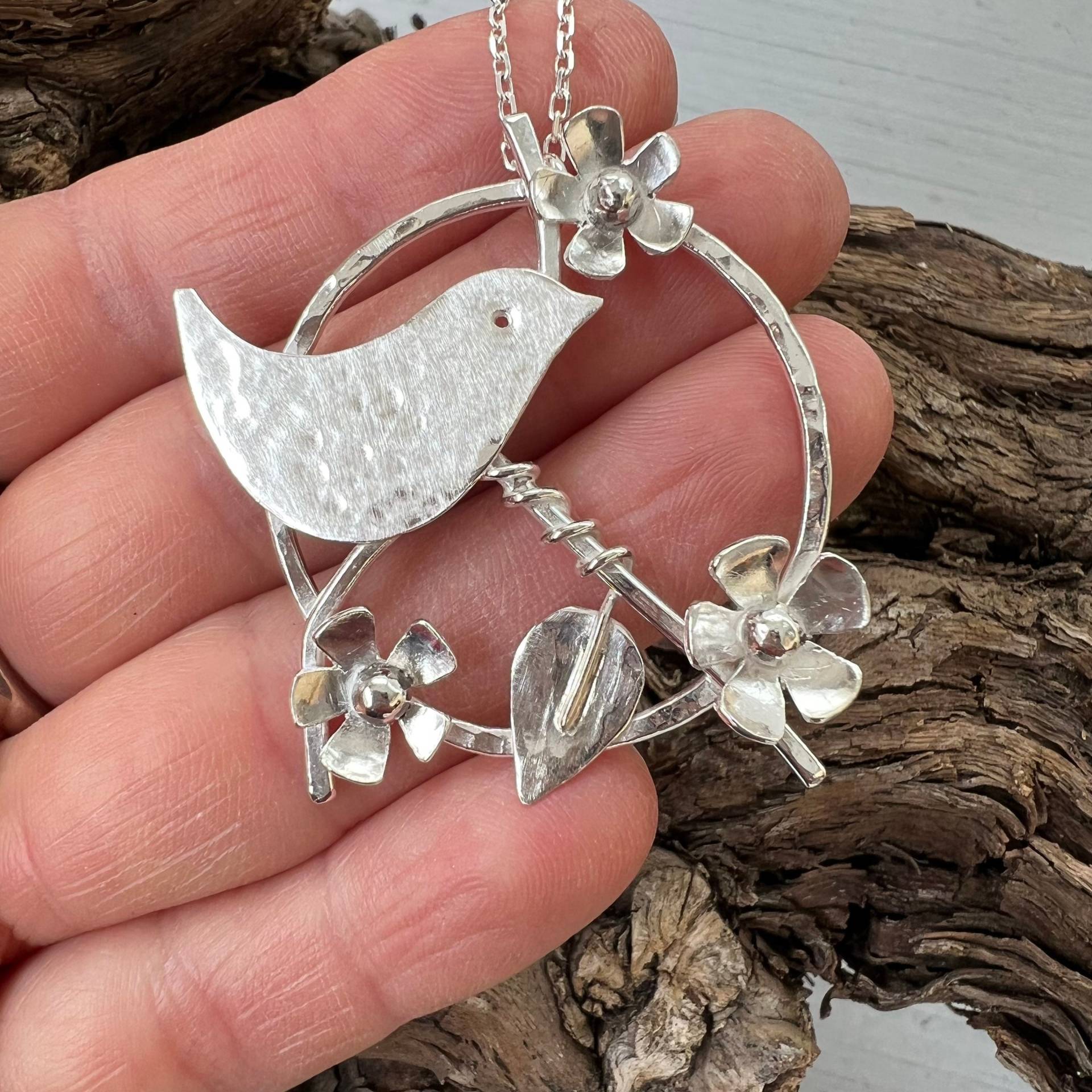 Spring Jenny Wren - Vogel Halskette, Schöner Handgemachter Sterling Silber Anhänger, Geschenk, Natur Schmuck, Silber Vogel Spring Jenny Wren - Vogel Halskette, Schöner Handgemachter Sterling Silber Anhänger, Geschenk, Natur Schmuck, Silber Vogel von JewelleryByEm