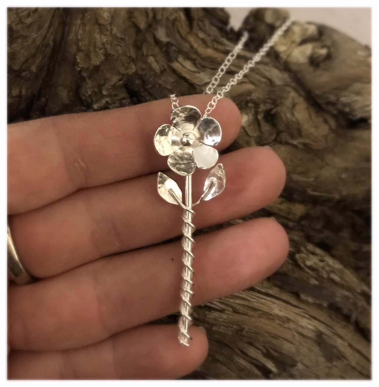 sterling Silber Blume Halskette, Handgefertigte Anhänger, Schöne Silberkette Blume sterling Silber Blume Halskette, Handgefertigte Anhänger, Schöne Silberkette Blume von JewelleryByEm