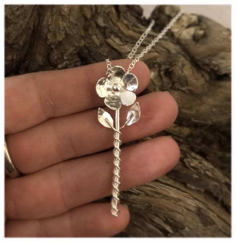 sterling Silber Blume Halskette, Handgefertigte Anhänger, Schöne Silberkette Blume sterling Silber Blume Halskette, Handgefertigte Anhänger, Schöne Silberkette Blume von JewelleryByEm