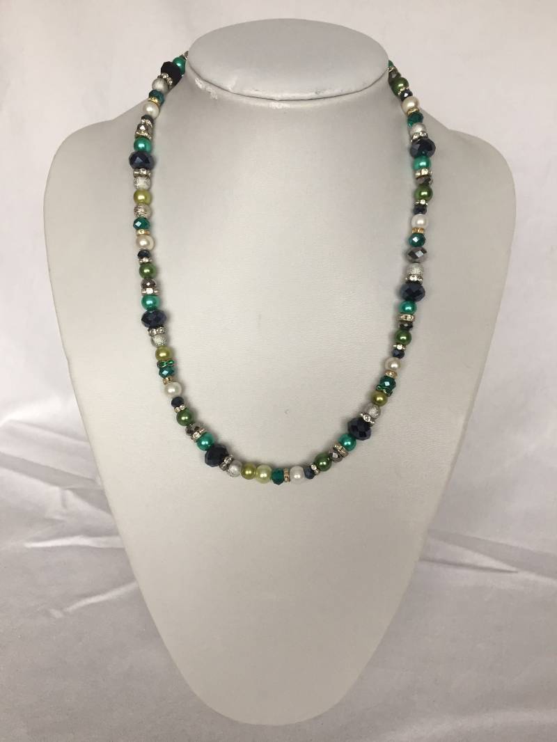 3 Farb-Optionen, Halblange Halsketten Mit Rondelle Und Glasperlen, Einzelstücke, Im Uk-Shop 3 Farb-Optionen, Halblange Halsketten Mit Rondelle Und Glasperlen, Einzelstücke, Im Uk-Shop von JewelleryByJas