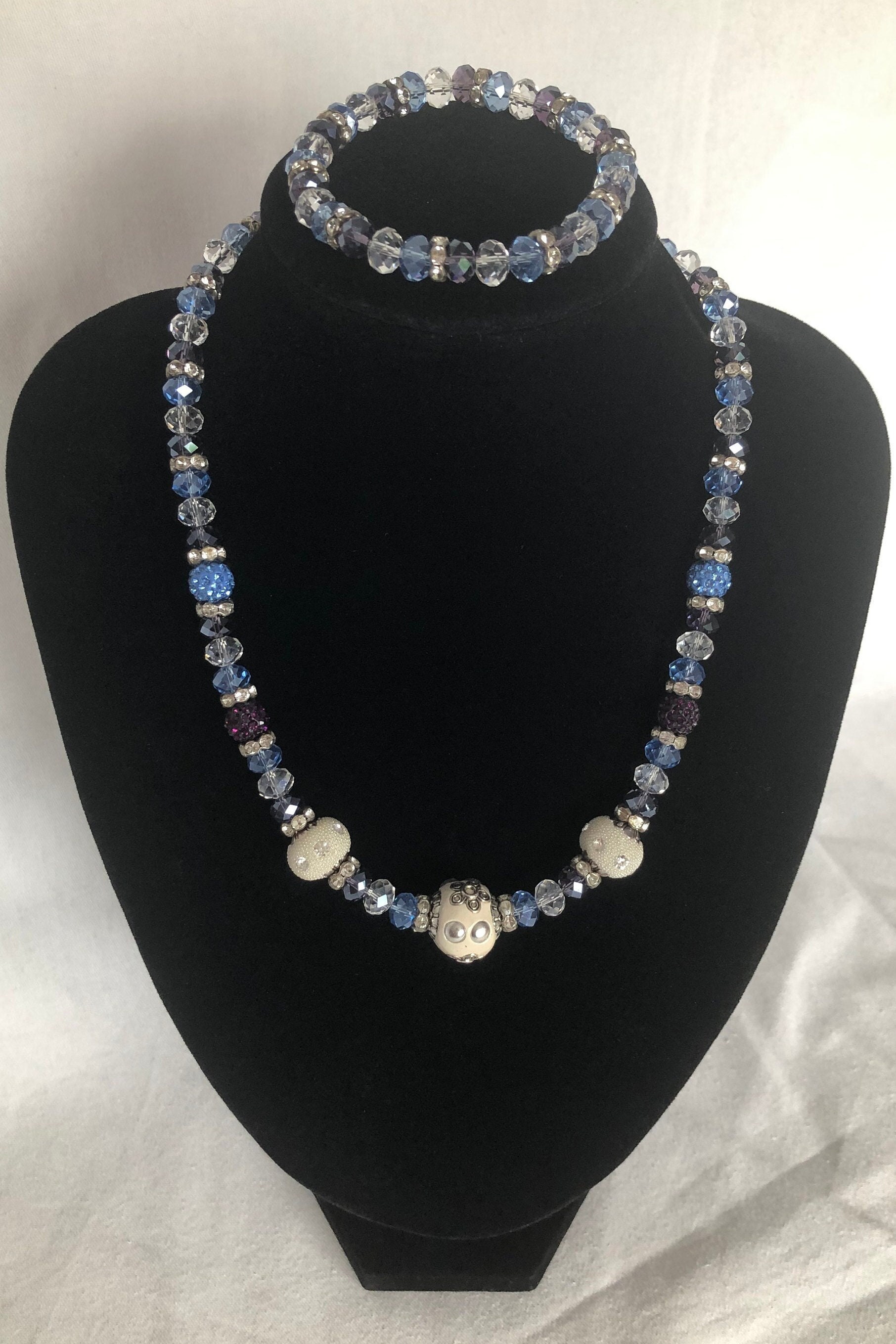 Blau/Lila Kristall Rondelle Perlenkette Magnetverschluss, One-Off Design, Optional Armband Blau/Lila Kristall Rondelle Perlenkette Magnetverschluss, One-Off Design, Optional Armband von JewelleryByJas