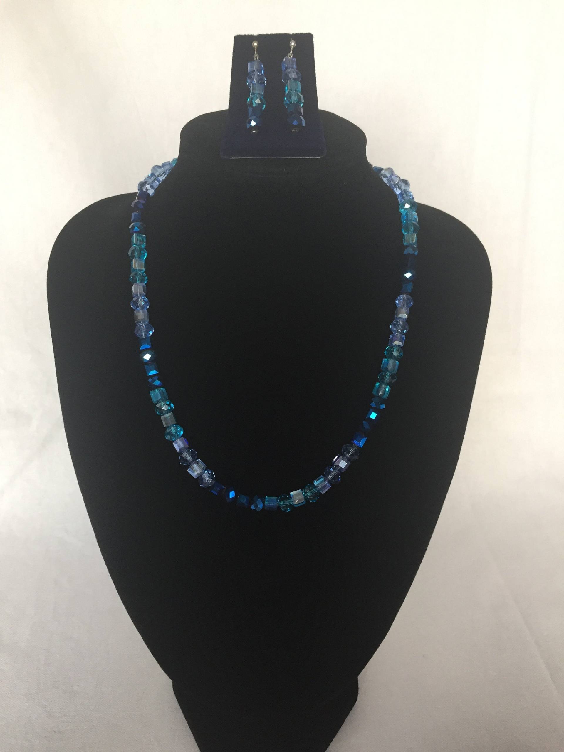 Blau Metallic/Kristall Rondelle Perlenkette Mit Passenden Ohrringen | Optional, Magnetverschluss, Uk Shop Blau Metallic/Kristall Rondelle Perlenkette Mit Passenden Ohrringen | Optional, Magnetverschluss, Uk Shop von JewelleryByJas