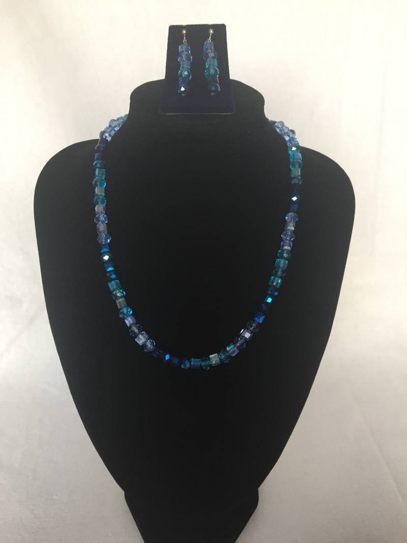 Blau Metallic/Kristall Rondelle Perlenkette Mit Passenden Ohrringen | Optional, Magnetverschluss, Uk Shop Blau Metallic/Kristall Rondelle Perlenkette Mit Passenden Ohrringen | Optional, Magnetverschluss, Uk Shop von JewelleryByJas