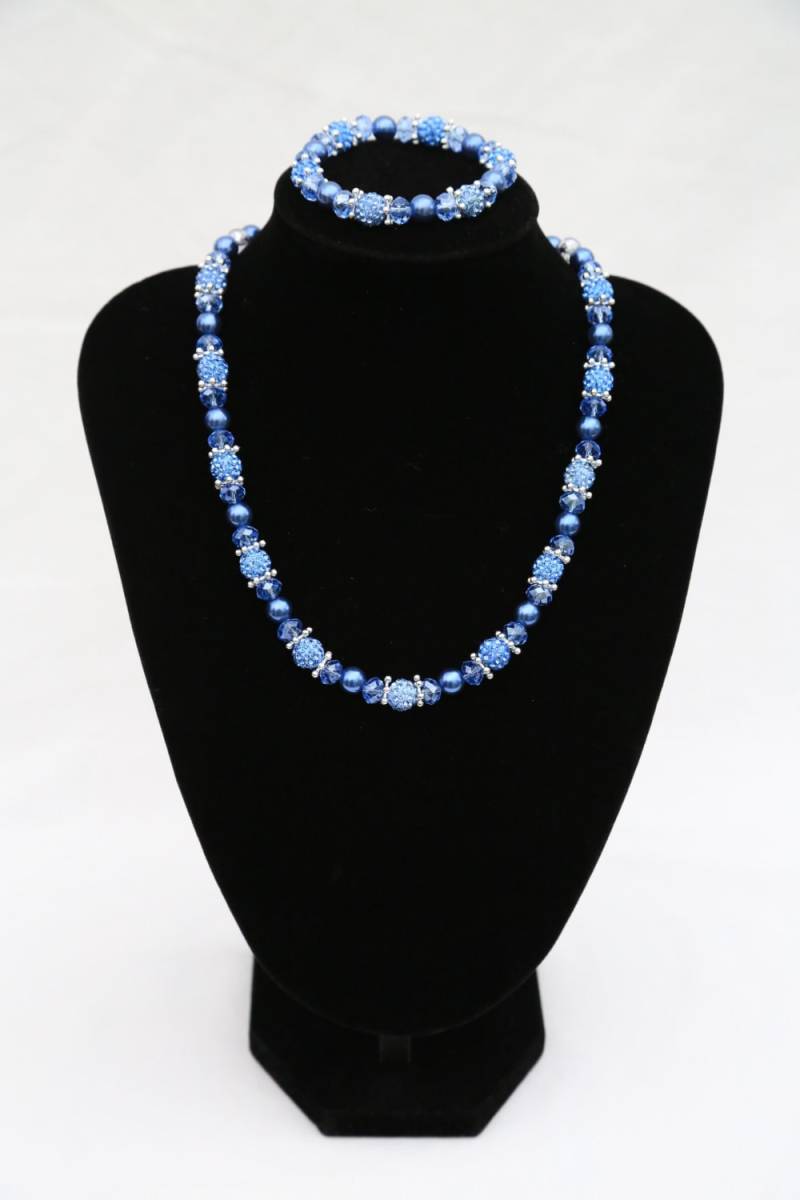 Blaue Shamballa Perlenkette Glasperlen, Magnetverschluss, Optional Armband Blaue Shamballa Perlenkette Glasperlen, Magnetverschluss, Optional Armband von JewelleryByJas