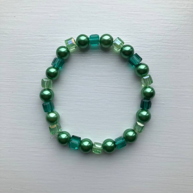 Grüne Glasperlen Und Würfelförmige Kristall Rondelle Perlen Armband, Uk Shop Grüne Glasperlen Und Würfelförmige Kristall Rondelle Perlen Armband, Uk Shop von JewelleryByJas