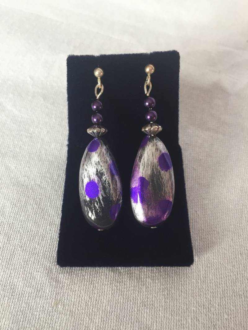 Lila/Grau Gefleckte Perlenohrringe, Einzelanfertigung, Uk Shop von JewelleryByJas