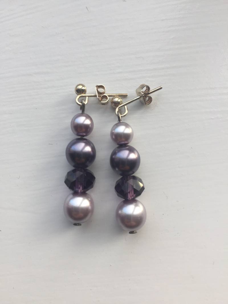 Lila Glasperlen Und Rondelle Tropfen Ohrringe Mit Nieten, Einzelanfertigung, Uk Shop von JewelleryByJas