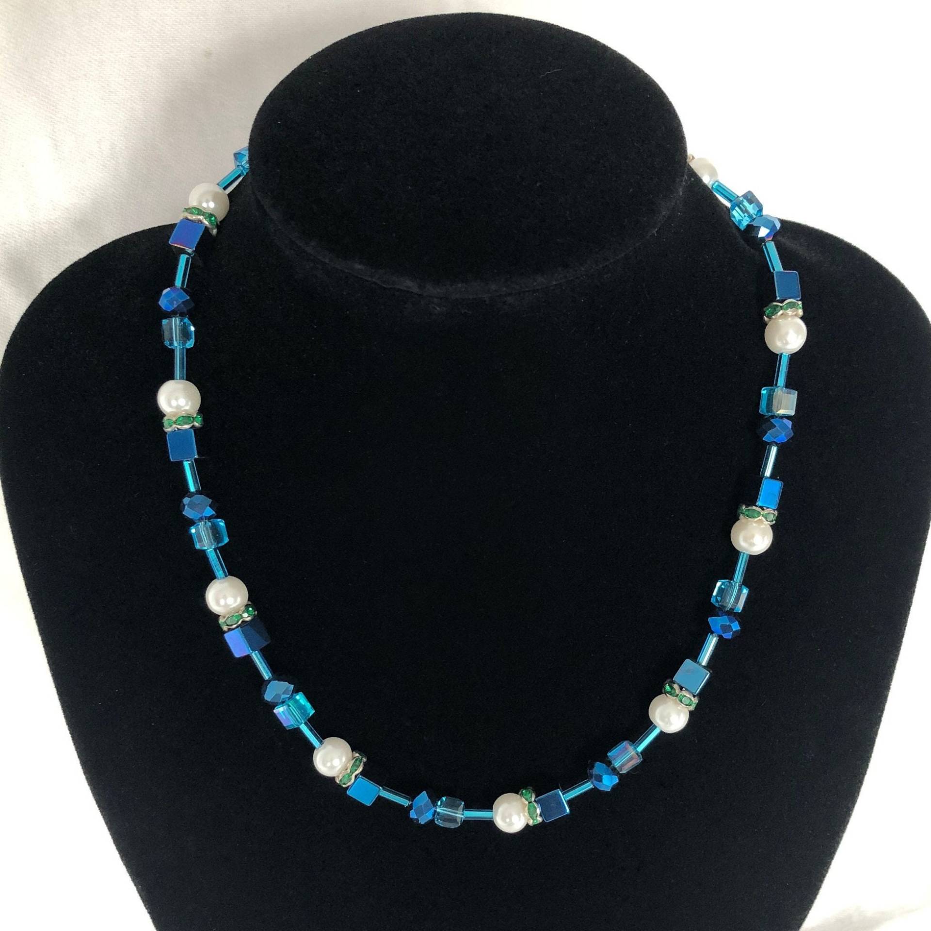 Rondelle & Glasperlen Halskette Gewürfelter Hämatit, Magnetverschluss, Mehrere Farboptionen Rondelle & Glasperlen Halskette Gewürfelter Hämatit, Magnetverschluss, Mehrere Farboptionen von JewelleryByJas