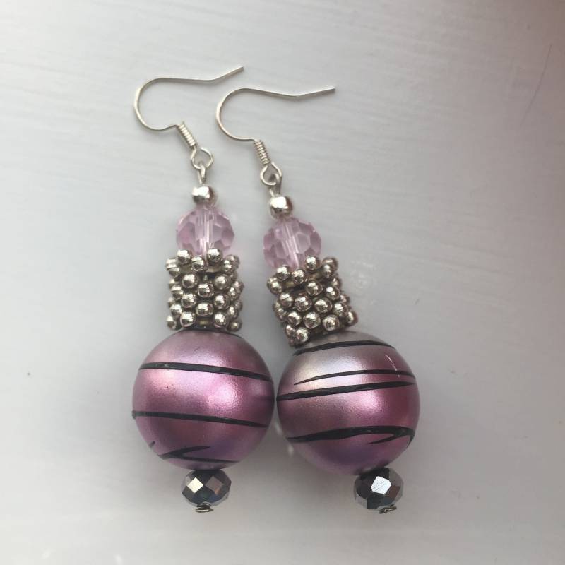 Rosa Perlen Tropfen Ohrringe Mit Daisy Spacern Und Rondellen, Uk Shop von JewelleryByJas