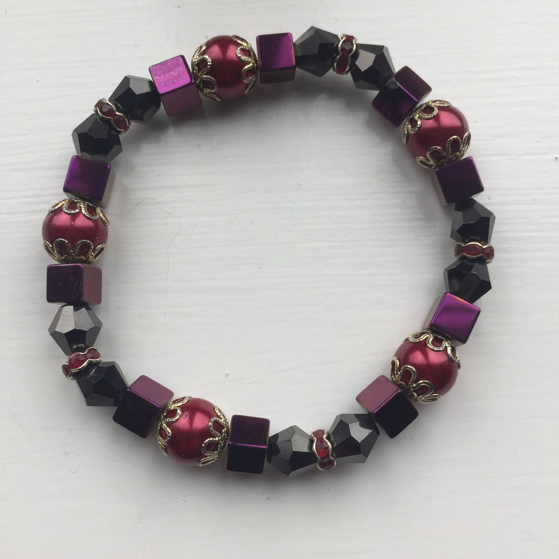 Rote Glasperle & Lila Hämatit Armband Bicone Rondelle, Unikat Design von JewelleryByJas