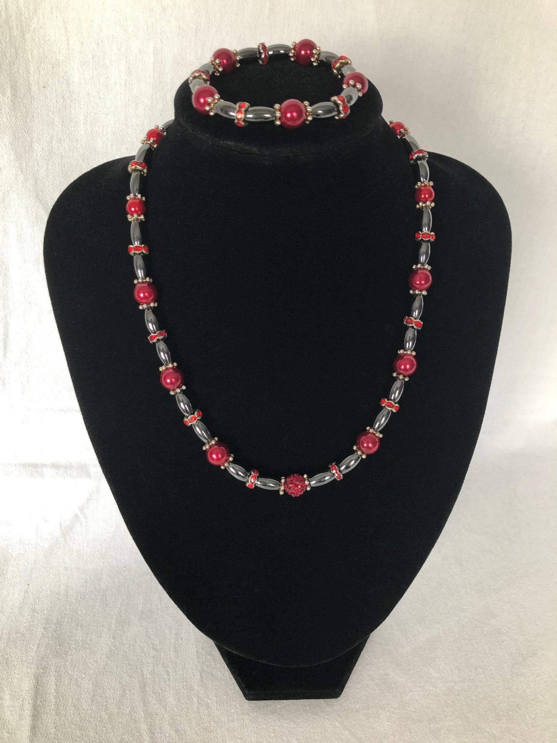 Rote Glasperlenkette Hämatit Perlen, Shamballa Magnetverschluss, Optional Armband Rote Glasperlenkette Hämatit Perlen, Shamballa Magnetverschluss, Optional Armband von JewelleryByJas