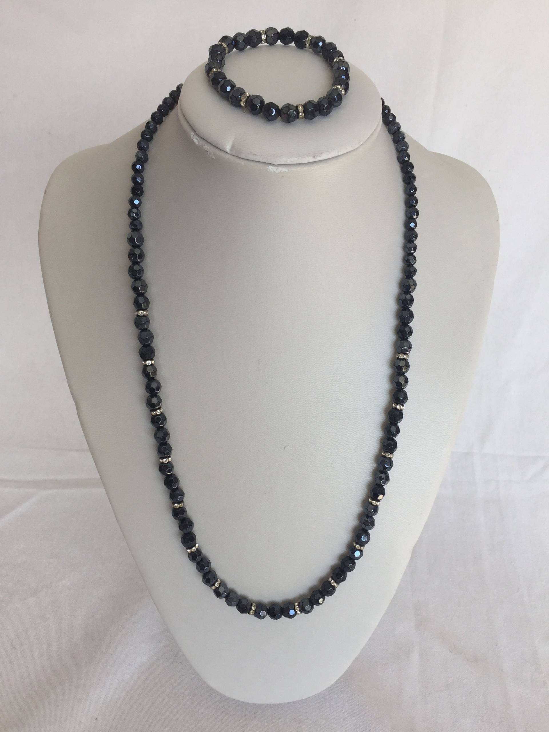Runde Schwarze Rondelle Lange Halskette Mit Wellenförmigen Diamanten-Spacern, Einzelanfertigung, Uk Shop Runde Schwarze Rondelle Lange Halskette Mit Wellenförmigen Diamanten-Spacern, Einzelanfertigung, Uk Shop von JewelleryByJas