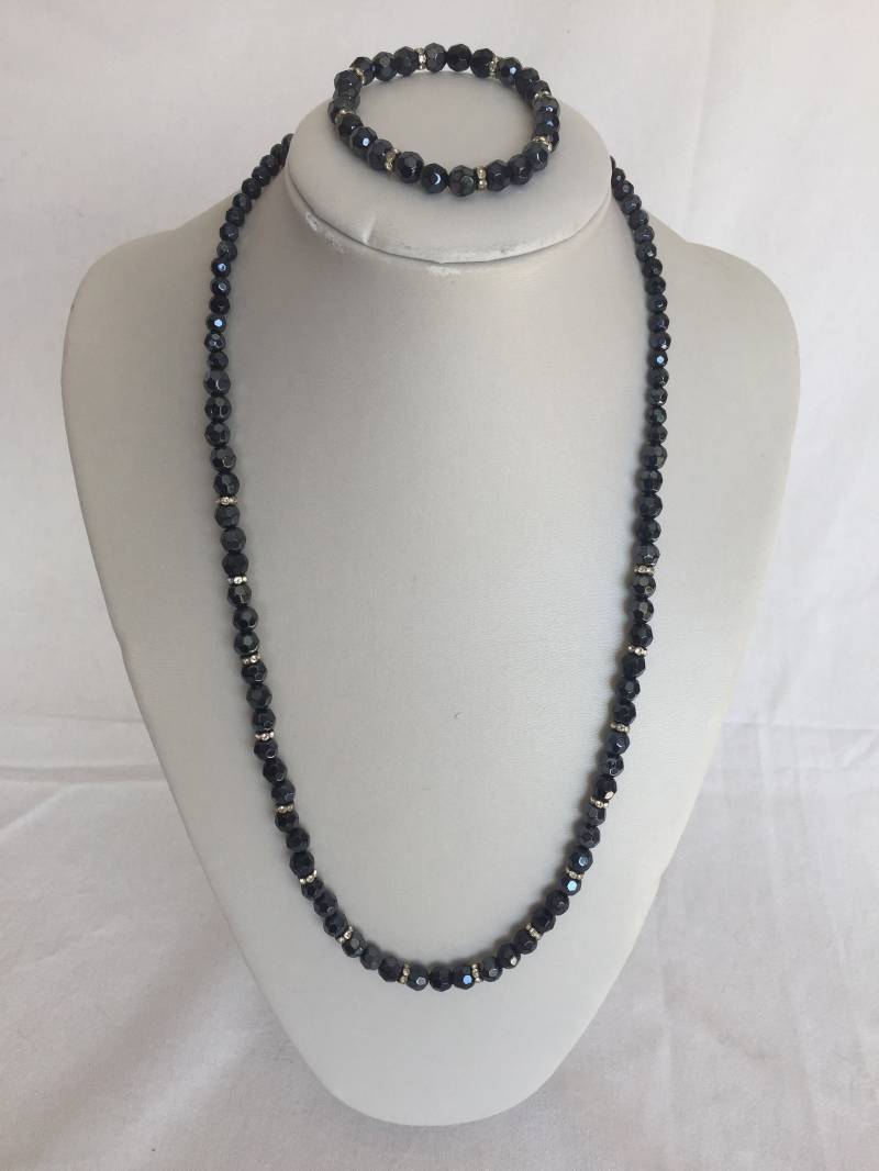 Runde Schwarze Rondelle Lange Halskette Mit Wellenförmigen Diamanten-Spacern, Einzelanfertigung, Uk Shop Runde Schwarze Rondelle Lange Halskette Mit Wellenförmigen Diamanten-Spacern, Einzelanfertigung, Uk Shop von JewelleryByJas