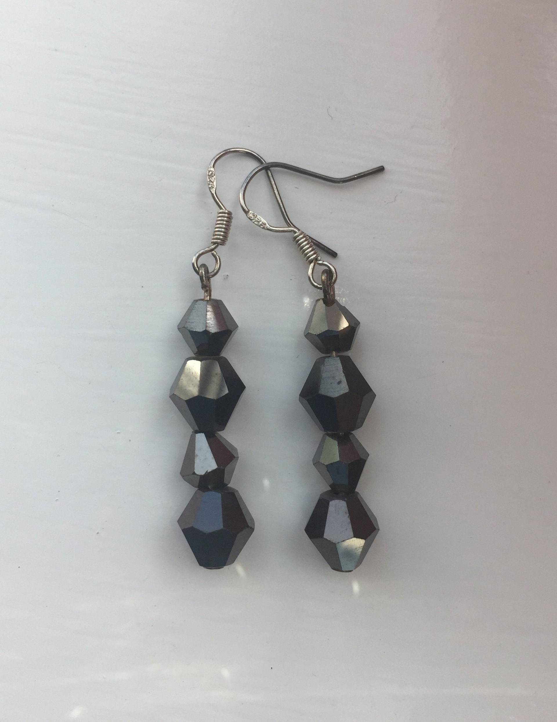 Schwarze Doppelkegel Rondelle Tropfen Ohrringe Mit Sterling Silber Haken, Einmaliges Design, Uk-Shop von JewelleryByJas