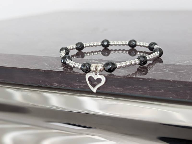 Sterling Silber Und Hämatit Herz Stretch Perlen Armband von JewelleryByWithLove