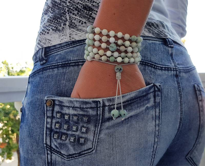 Weiße Jadeit Mala, Kiwi Jasper 108 Mala Armband, Weiße Perlen, Gebetsperlen, Boho Halskette, Knoten Weiße Jadeit Mala, Kiwi Jasper 108 Mala Armband, Weiße Perlen, Gebetsperlen, Boho Halskette, Knoten von JewelleryNM